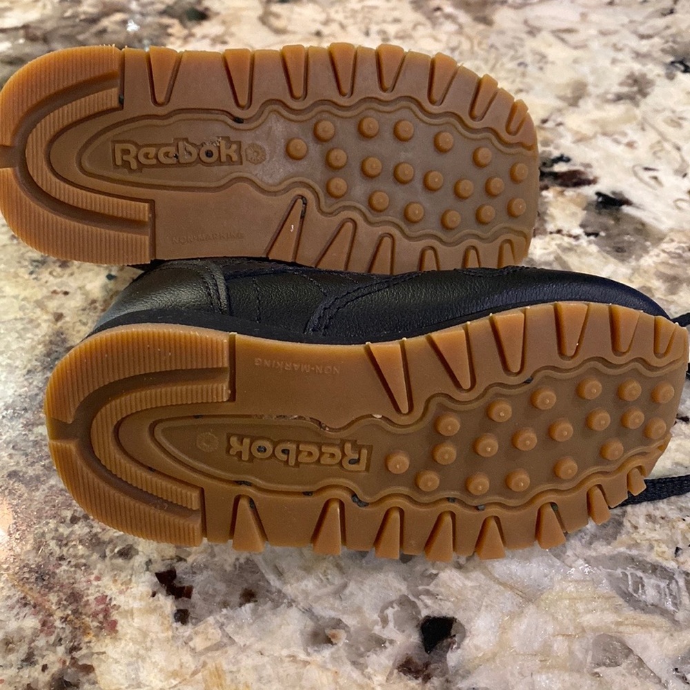 Toddler Reebok Classics - Picture 2 of 4